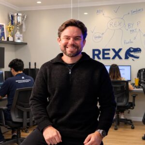 Felipe Sobral, no escritório da Rex Company em Vitória/ES.